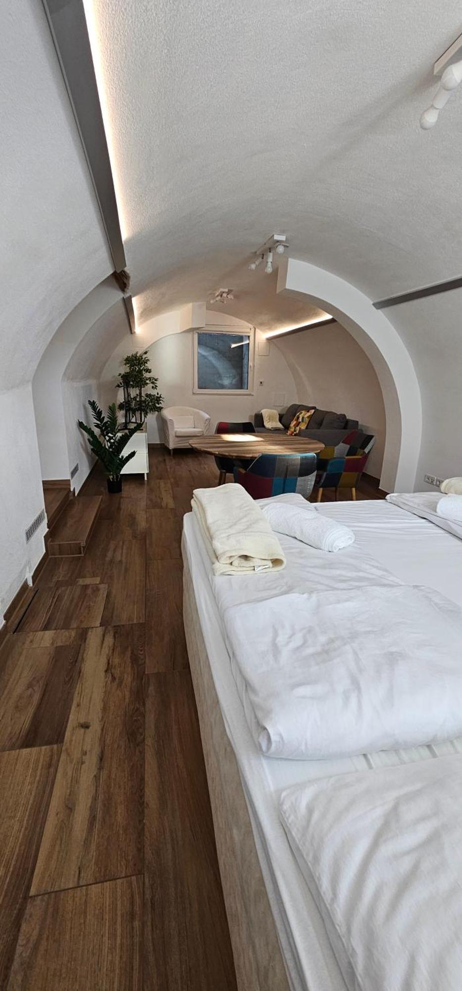 The Modern Cave Lodge Stuttgart Exterior foto