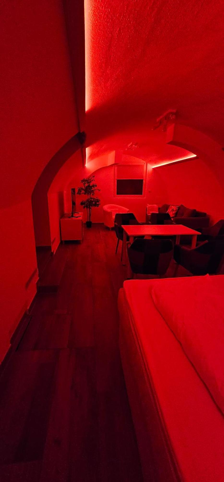 The Modern Cave Lodge Stuttgart Exterior foto